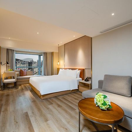 Holiday Inn Shanghai Huaxia By Ihg - Overlooking City Scenery At Sky View Restaurant מראה חיצוני תמונה