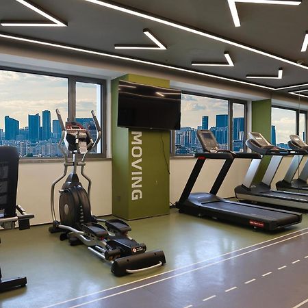 Holiday Inn Shanghai Huaxia By Ihg - Overlooking City Scenery At Sky View Restaurant מראה חיצוני תמונה