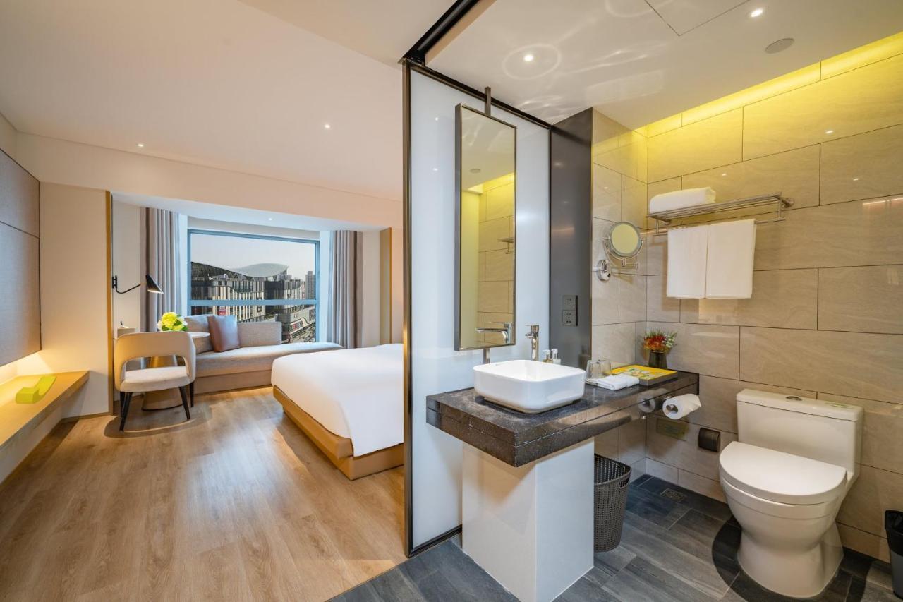 Holiday Inn Shanghai Huaxia By Ihg - Overlooking City Scenery At Sky View Restaurant מראה חיצוני תמונה