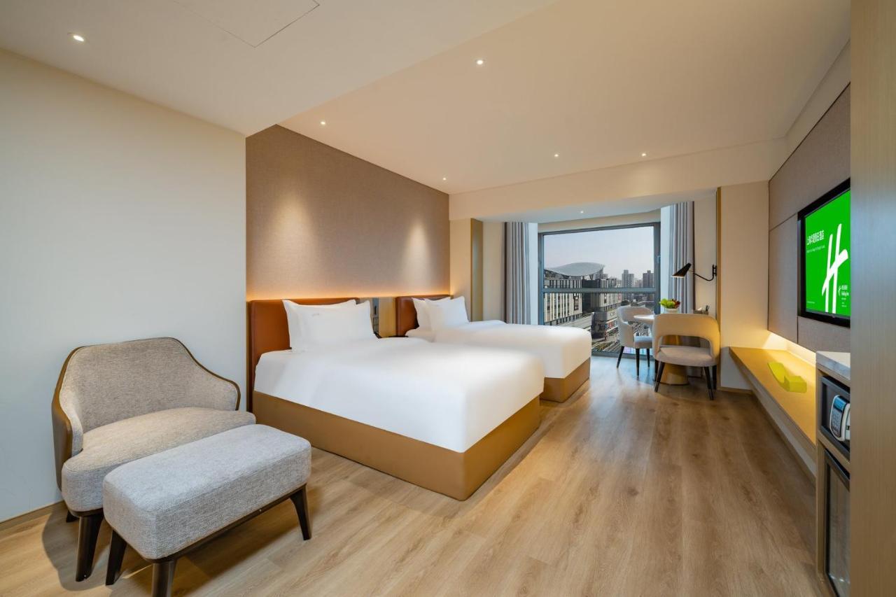 Holiday Inn Shanghai Huaxia By Ihg - Overlooking City Scenery At Sky View Restaurant מראה חיצוני תמונה