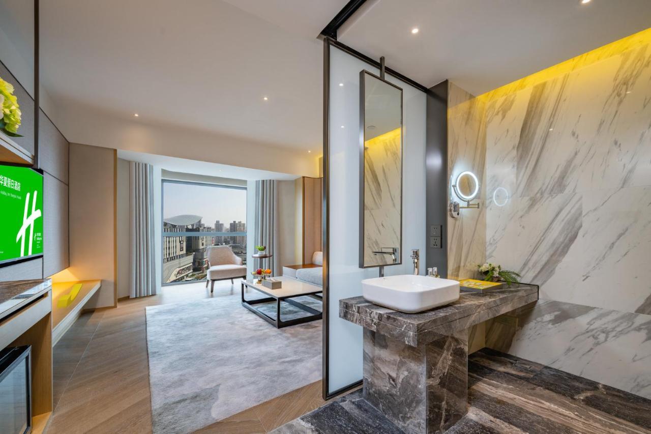 Holiday Inn Shanghai Huaxia By Ihg - Overlooking City Scenery At Sky View Restaurant מראה חיצוני תמונה