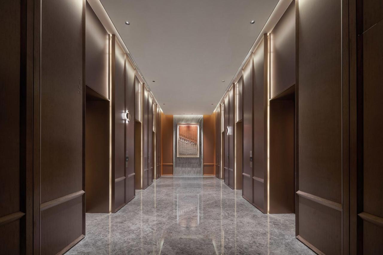 Holiday Inn Shanghai Huaxia By Ihg - Overlooking City Scenery At Sky View Restaurant מראה חיצוני תמונה