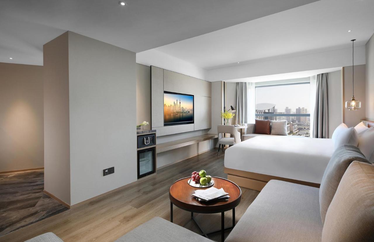 Holiday Inn Shanghai Huaxia By Ihg - Overlooking City Scenery At Sky View Restaurant מראה חיצוני תמונה