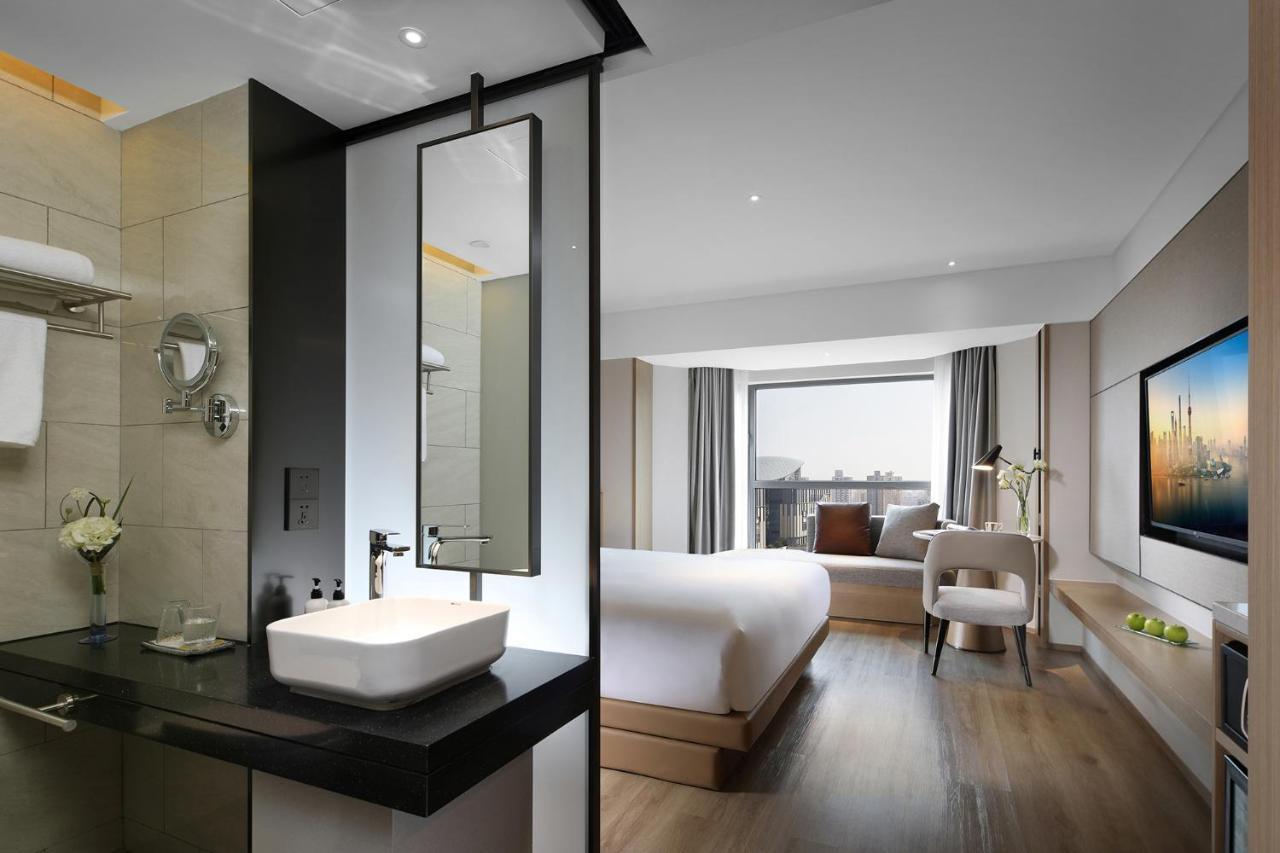 Holiday Inn Shanghai Huaxia By Ihg - Overlooking City Scenery At Sky View Restaurant מראה חיצוני תמונה