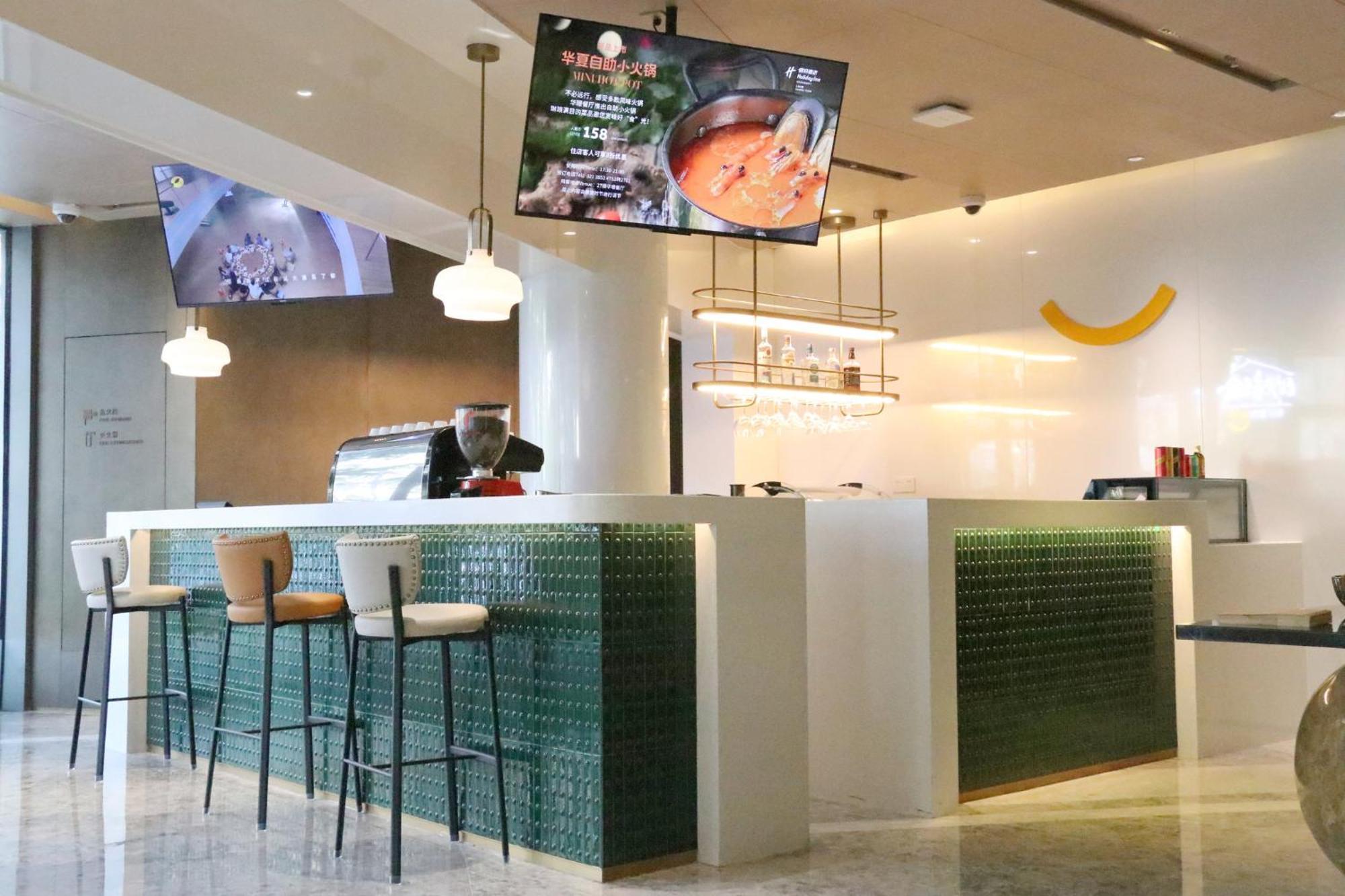 Holiday Inn Shanghai Huaxia By Ihg - Overlooking City Scenery At Sky View Restaurant מראה חיצוני תמונה