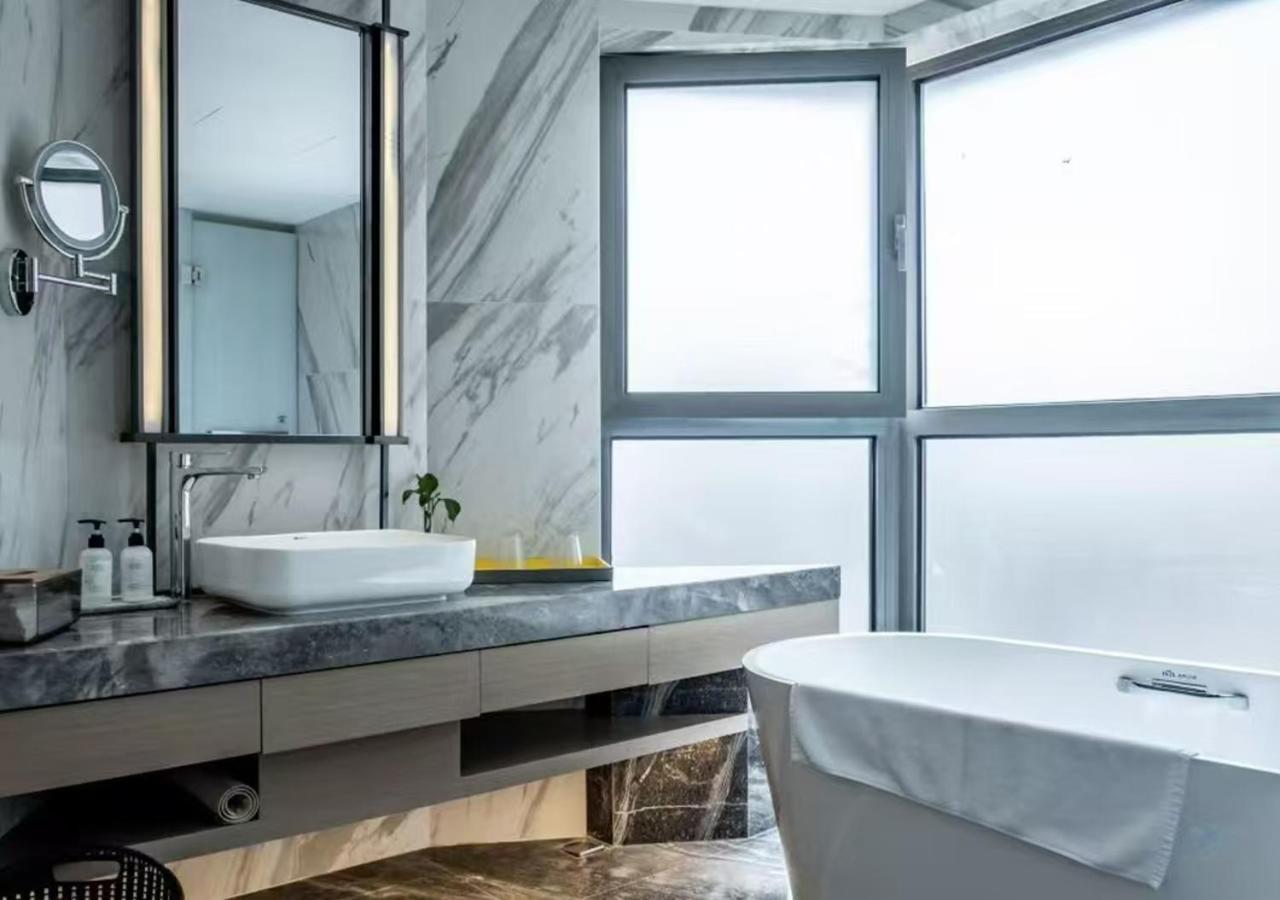 Holiday Inn Shanghai Huaxia By Ihg - Overlooking City Scenery At Sky View Restaurant מראה חיצוני תמונה