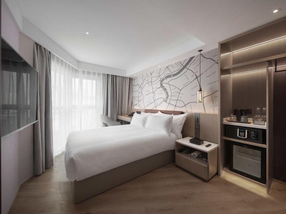 Holiday Inn Shanghai Huaxia By Ihg - Overlooking City Scenery At Sky View Restaurant מראה חיצוני תמונה