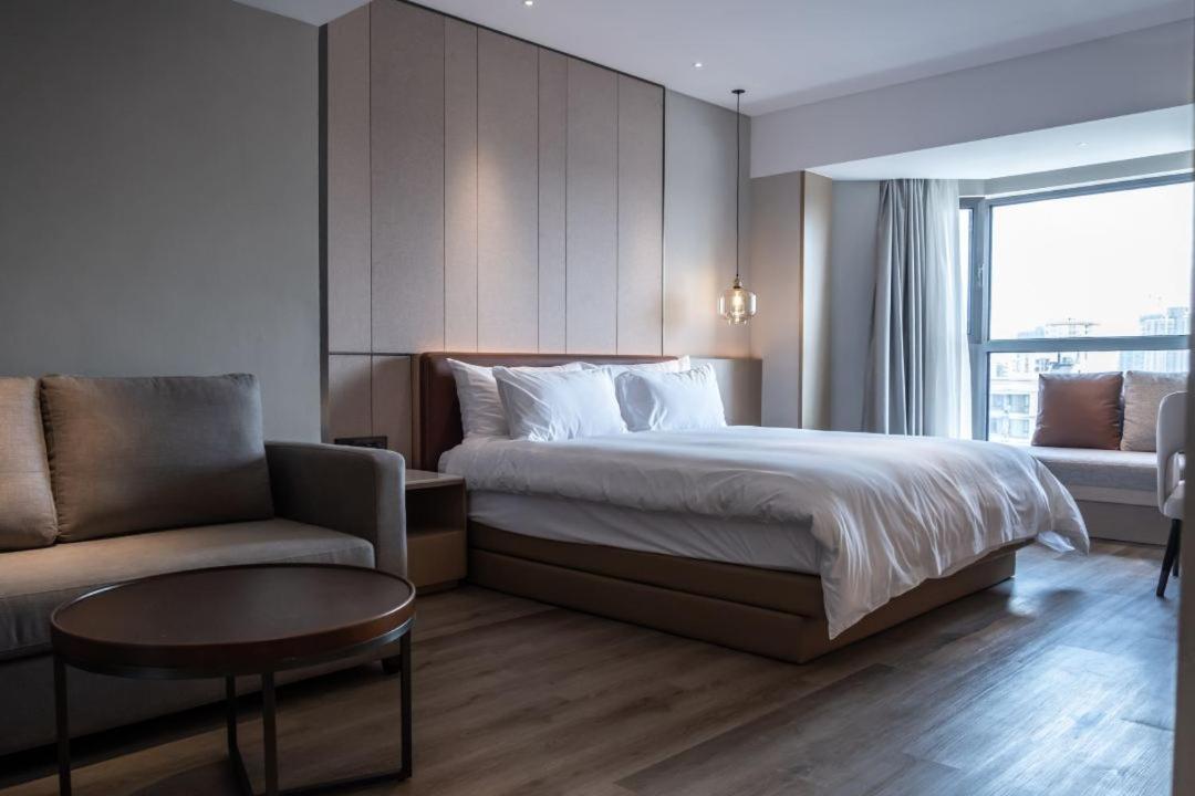 Holiday Inn Shanghai Huaxia By Ihg - Overlooking City Scenery At Sky View Restaurant מראה חיצוני תמונה